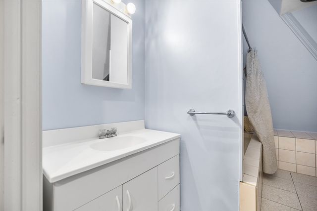 3 Old Brook Dr, Worcester, MA 01609