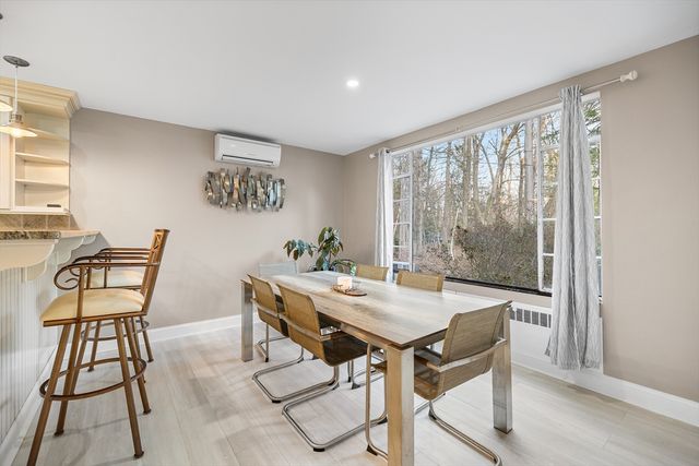 3 Old Brook Dr, Worcester, MA 01609