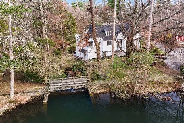 3 Old Brook Dr, Worcester, MA 01609