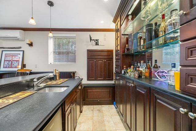 3 Old Brook Dr, Worcester, MA 01609