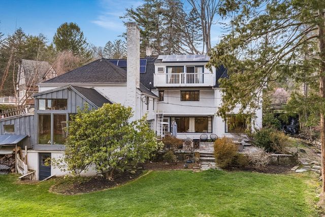 3 Old Brook Dr, Worcester, MA 01609
