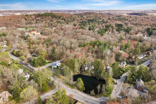 3 Old Brook Dr, Worcester, MA 01609
