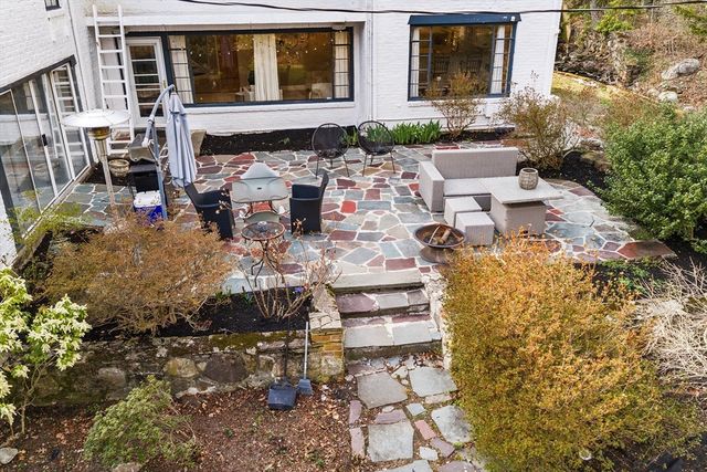 3 Old Brook Dr, Worcester, MA 01609