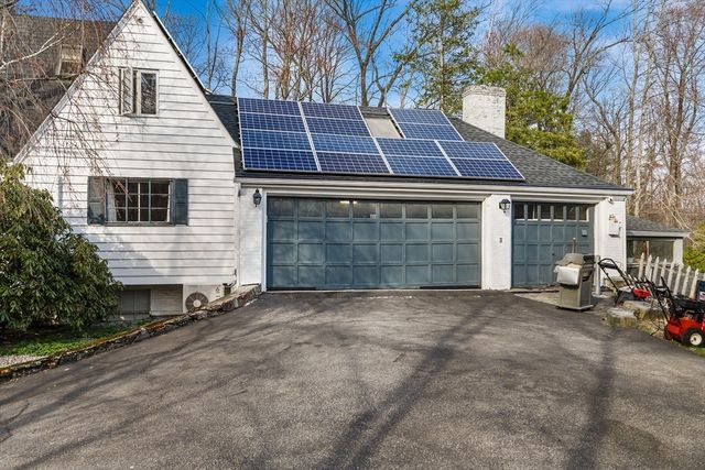 3 Old Brook Dr, Worcester, MA 01609