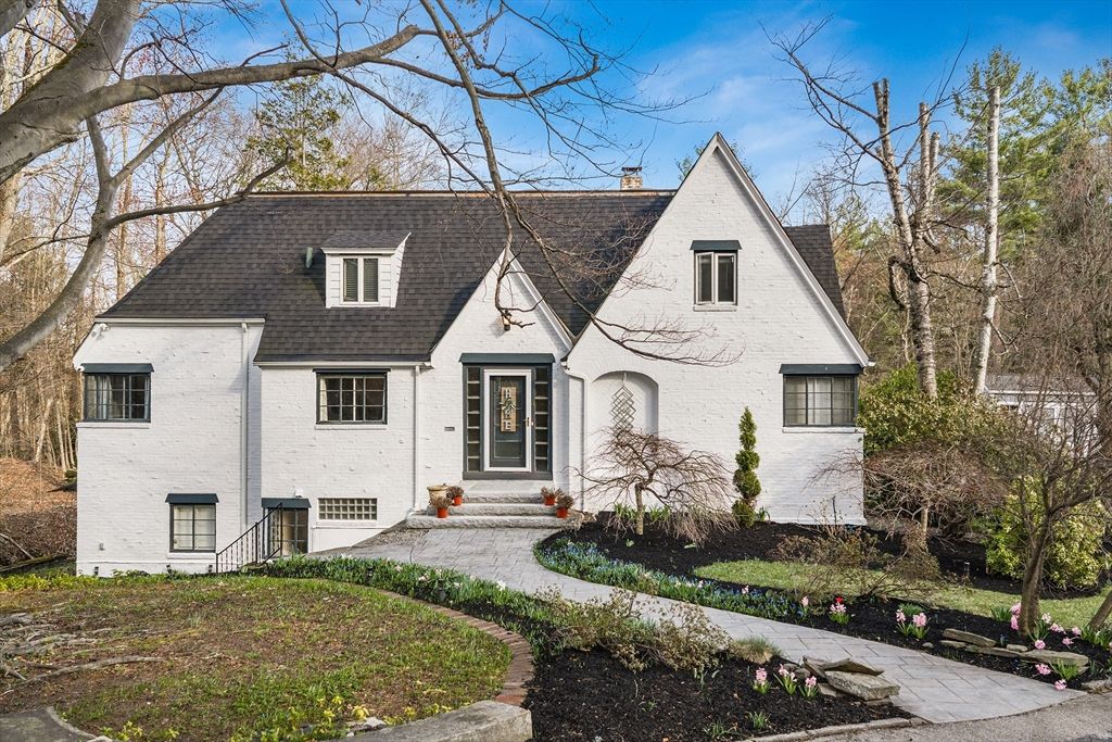 3 Old Brook Dr, Worcester, MA 01609