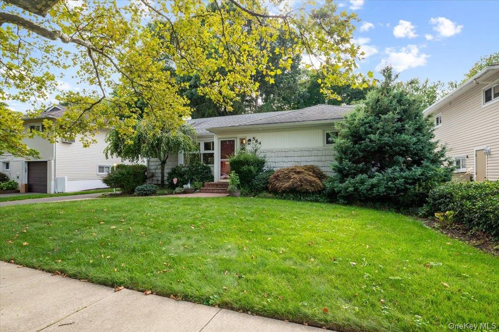 564 Richmond Road, East Meadow, NY 11554 — exterior