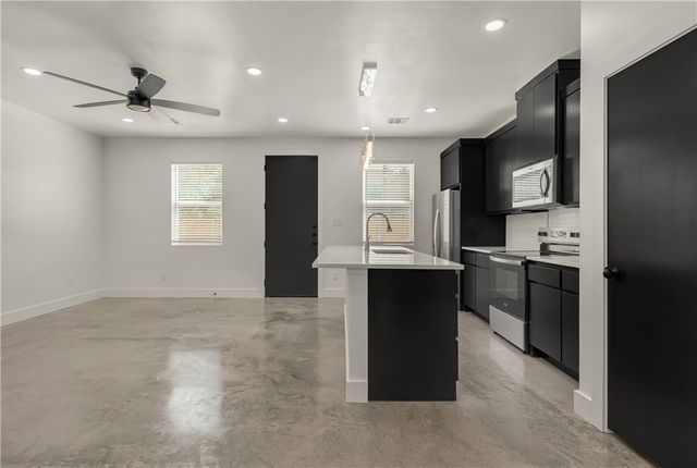 201 Lynn Drive A, Bryan, TX 77801