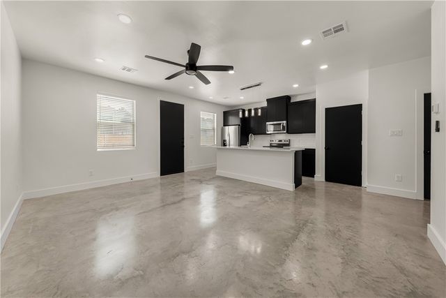 201 Lynn Drive A, Bryan, TX 77801