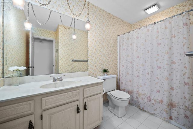 4708 Venice Heights Blvd Apt 204, Sandusky, OH 44870