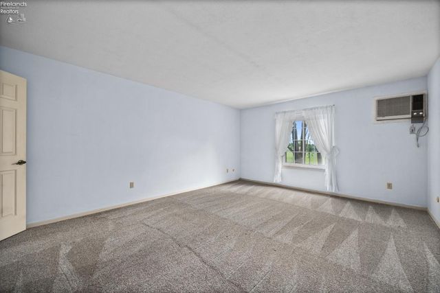 4708 Venice Heights Blvd Apt 204, Sandusky, OH 44870