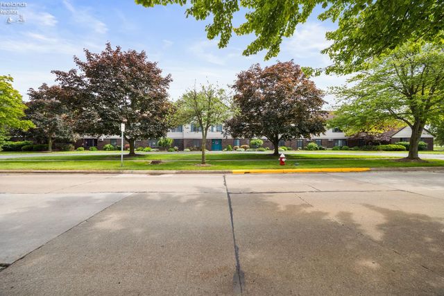 4708 Venice Heights Blvd Apt 204, Sandusky, OH 44870