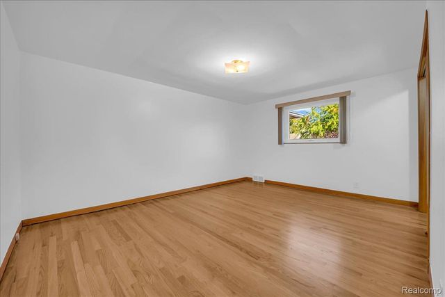 320 Neff Road, Grosse Pointe, MI 48230