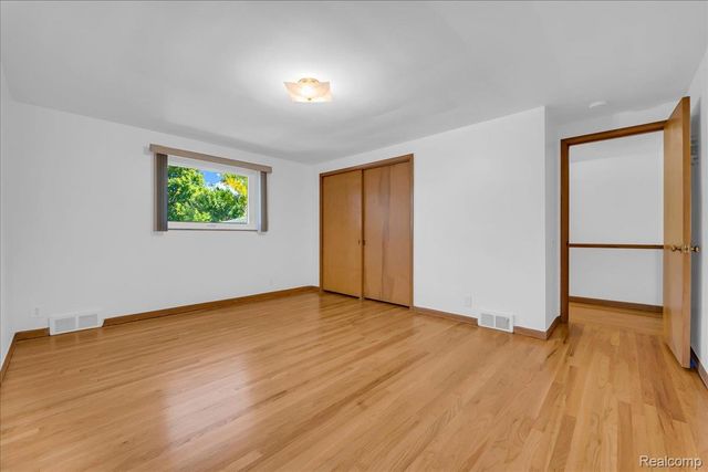 320 Neff Road, Grosse Pointe, MI 48230