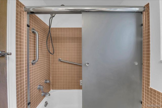 320 Neff Road, Grosse Pointe, MI 48230