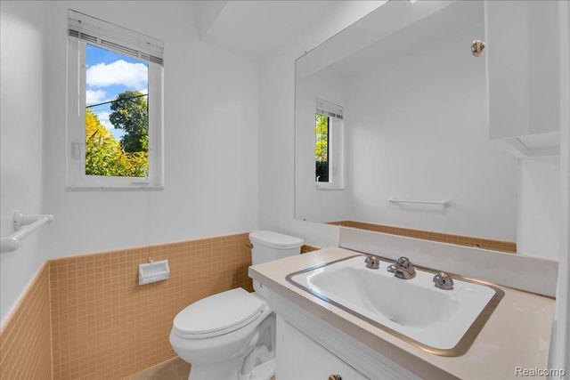 320 Neff Road, Grosse Pointe, MI 48230