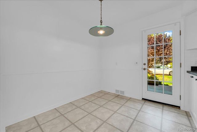 320 Neff Road, Grosse Pointe, MI 48230