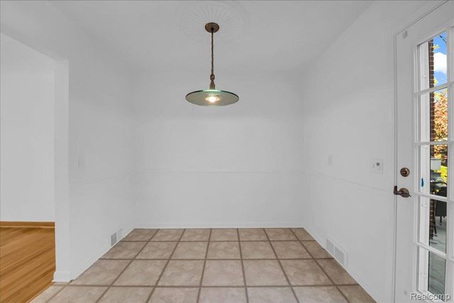 320 Neff Road, Grosse Pointe, MI 48230