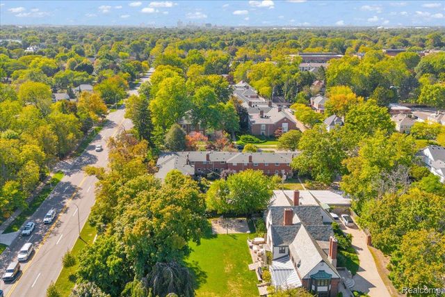 320 Neff Road, Grosse Pointe, MI 48230