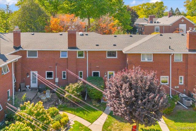 320 Neff Road, Grosse Pointe, MI 48230