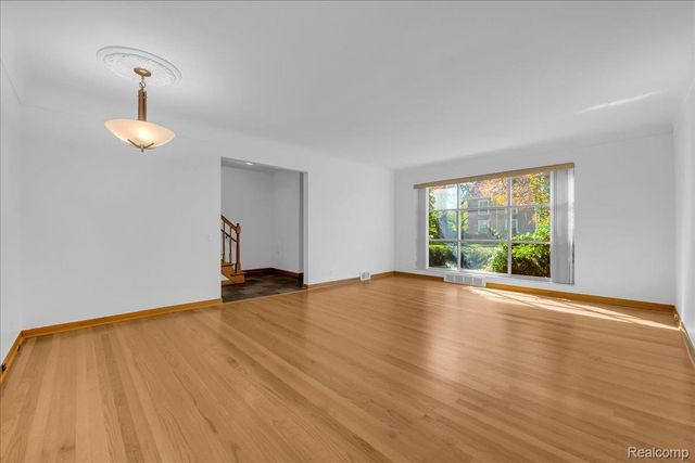 320 Neff Road, Grosse Pointe, MI 48230