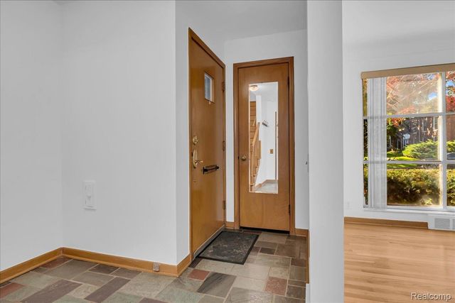 320 Neff Road, Grosse Pointe, MI 48230