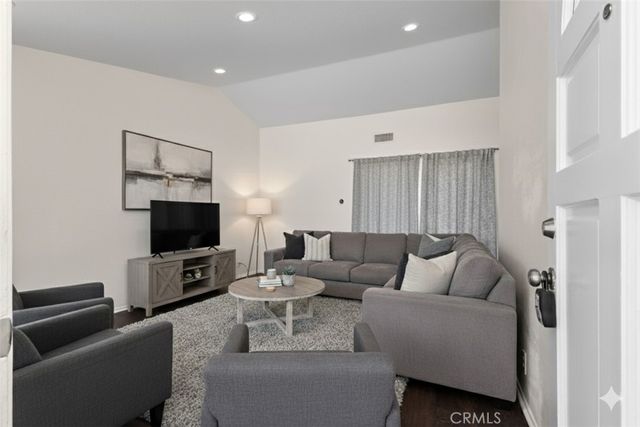 131 Remington 239, Irvine, CA 92620