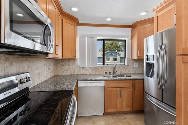 131 Remington 239, Irvine, CA 92620