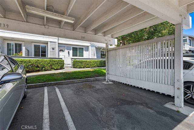131 Remington 239, Irvine, CA 92620