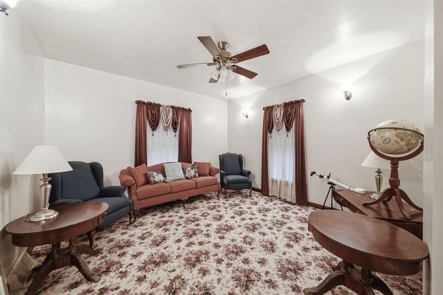 826 Carl Breeding Way, Jackson, MI 49203