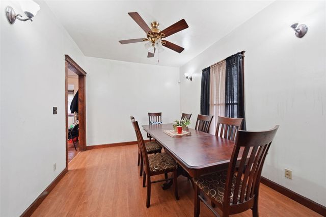 826 Carl Breeding Way, Jackson, MI 49203