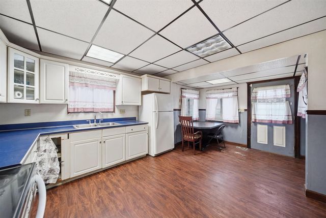 826 Carl Breeding Way, Jackson, MI 49203