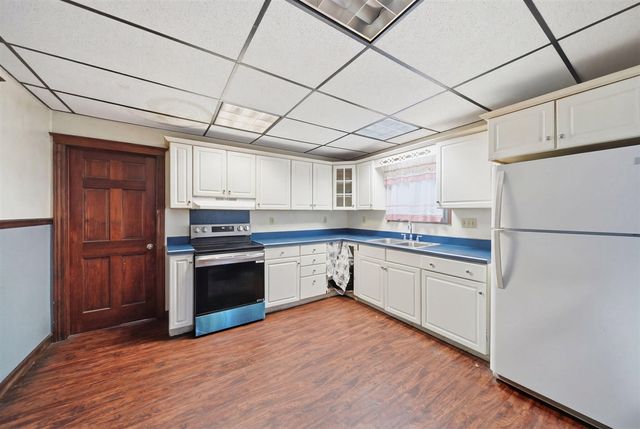 826 Carl Breeding Way, Jackson, MI 49203