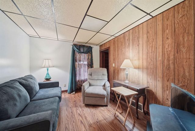 826 Carl Breeding Way, Jackson, MI 49203