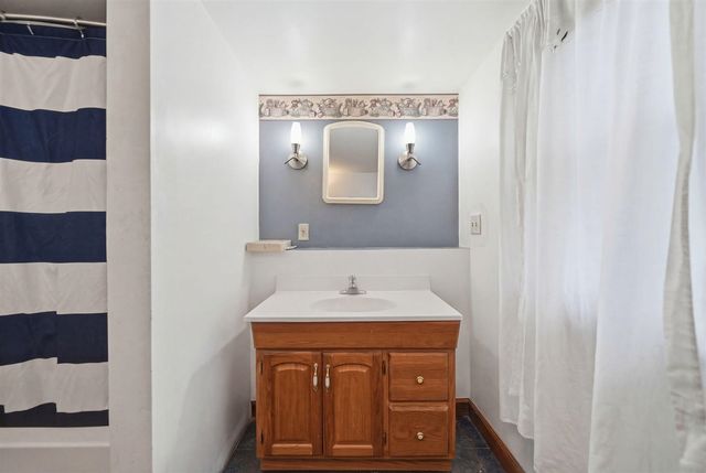 826 Carl Breeding Way, Jackson, MI 49203