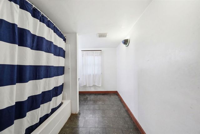 826 Carl Breeding Way, Jackson, MI 49203