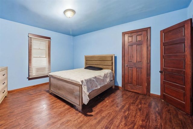 826 Carl Breeding Way, Jackson, MI 49203