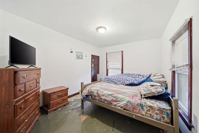 826 Carl Breeding Way, Jackson, MI 49203