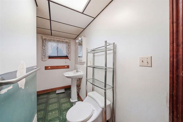 826 Carl Breeding Way, Jackson, MI 49203