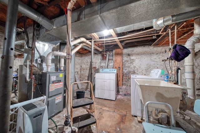 826 Carl Breeding Way, Jackson, MI 49203