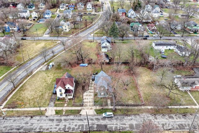 826 Carl Breeding Way, Jackson, MI 49203