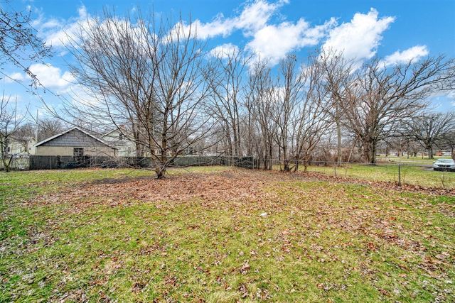 826 Carl Breeding Way, Jackson, MI 49203