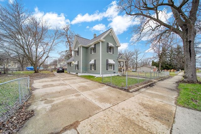 826 Carl Breeding Way, Jackson, MI 49203