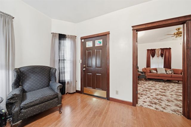 826 Carl Breeding Way, Jackson, MI 49203