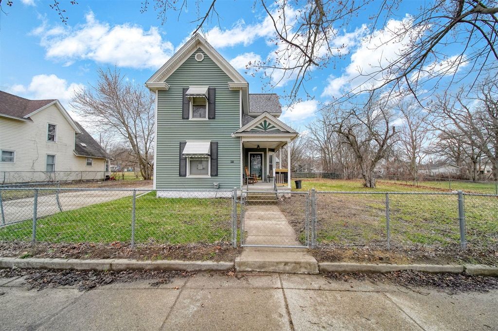 826 Carl Breeding Way, Jackson, MI 49203