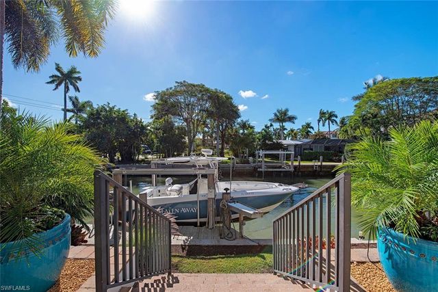 1448 MARLIN DR, Naples, FL 34102