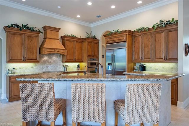 1448 MARLIN DR, Naples, FL 34102