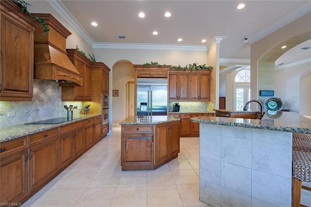 1448 MARLIN DR, Naples, FL 34102