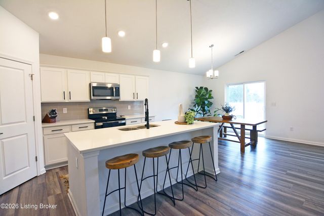 8620 Warbler Branch Way, Louisville, KY 40229