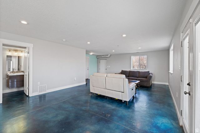 2859 W COUNTRY CLASSIC DR, Bluffdale, UT 84065