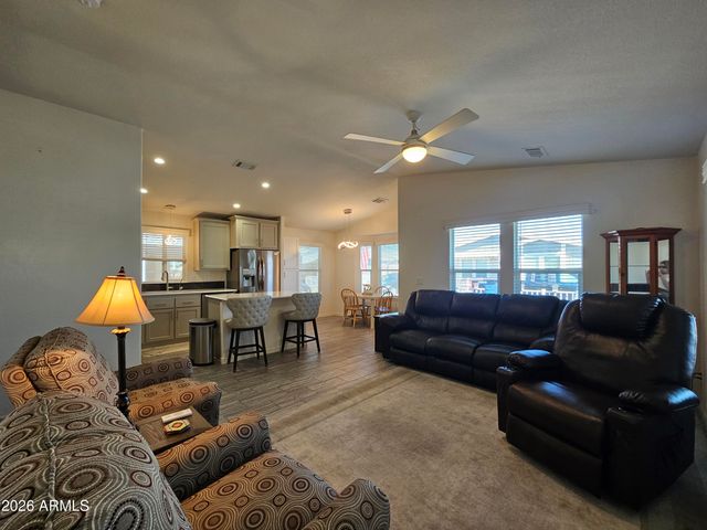 650 N Hawes Road 3223, Mesa, AZ 85207